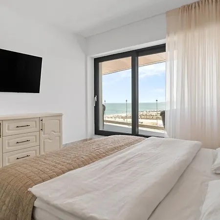 First & Parking Mamaia