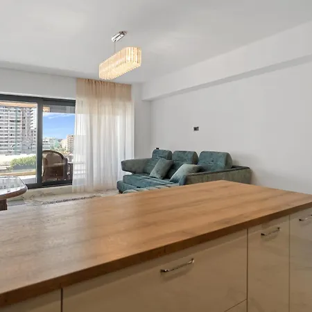 First & Parking Apartment Mamaia