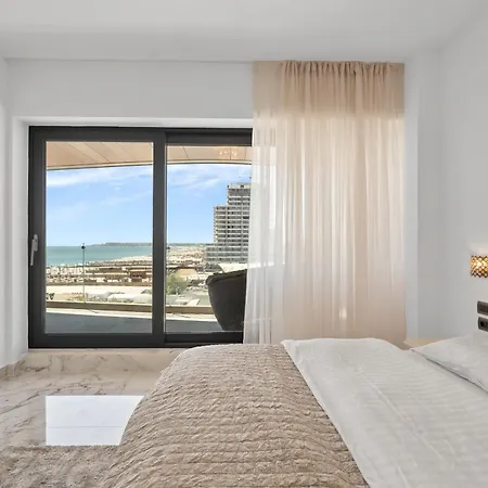 First & Parking Mamaia