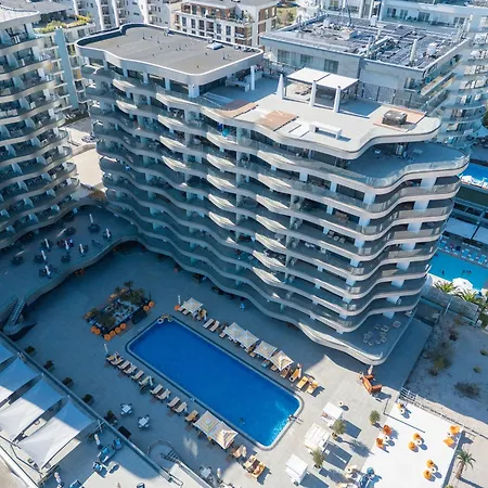 First & Parking * Mamaia