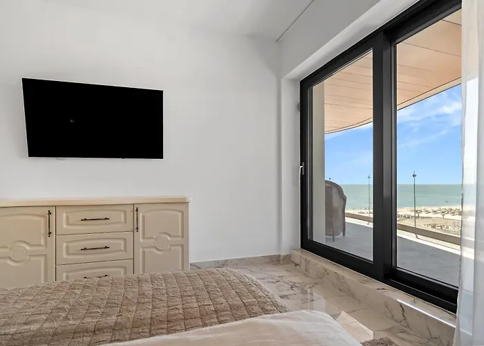 First & Parking Mamaia