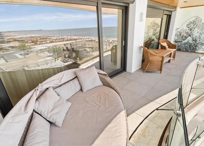 First & Parking Mamaia