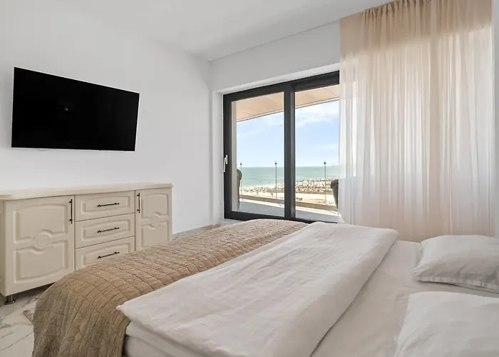 First & Parking Mamaia